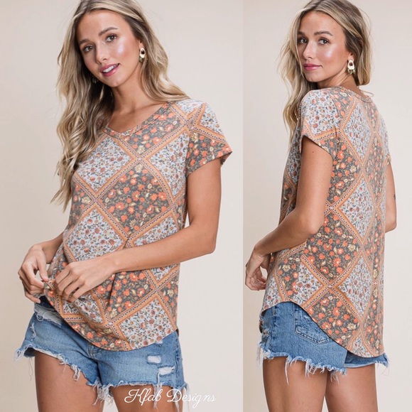 LAST 1! V Neck Super Soft Mosaic Floral Print Top! - Picture 2 of 8